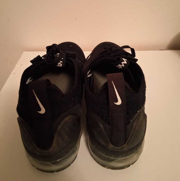 Nike Vapormax - Picture 7 of 12